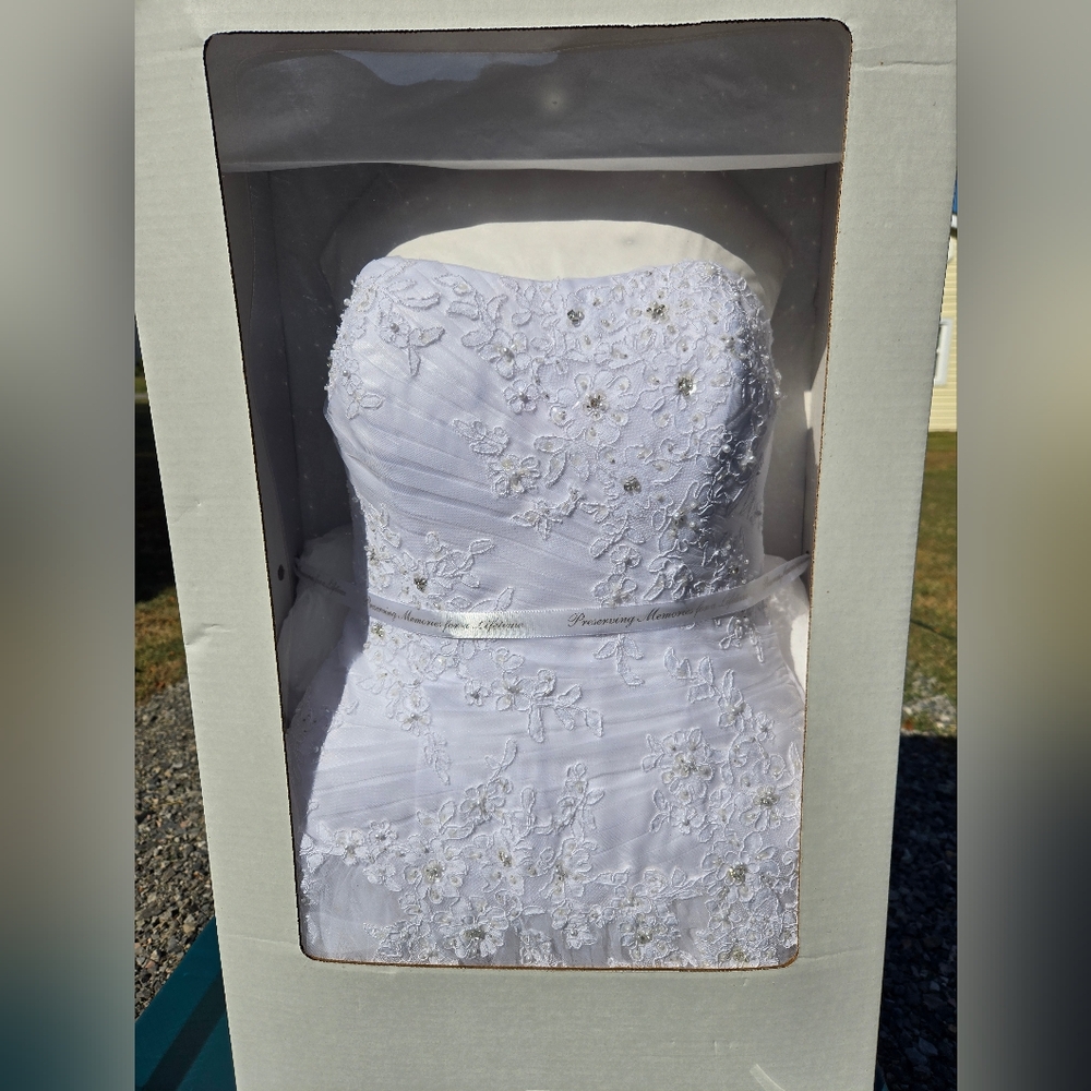 David's Bridal White Strapless Wedding Dress